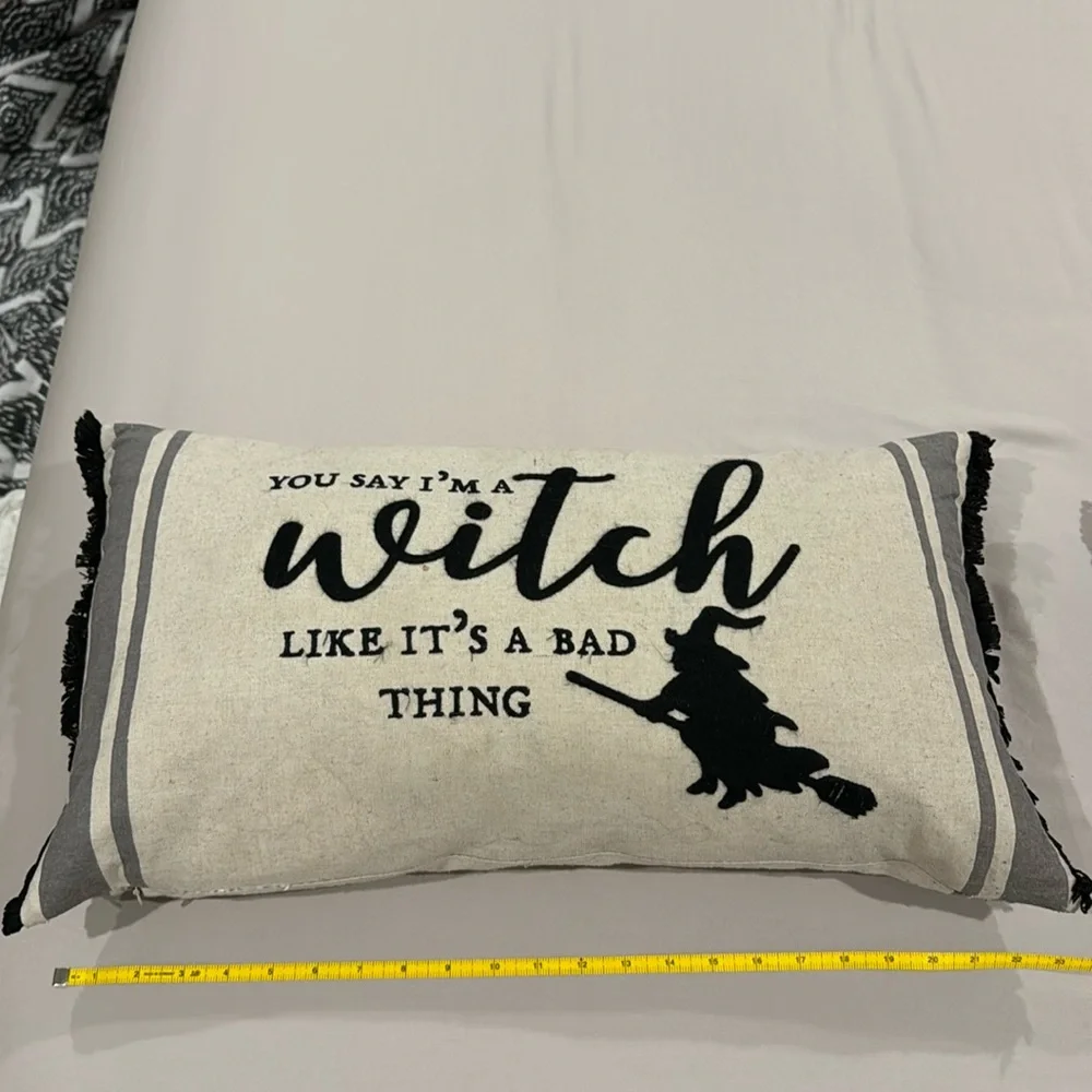 Halloween pillow with zipper closure